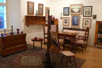 Rekonstruovaný pražský ateliér L. Jiřincové je umístěn v prvním patře Chvalského zámku (© Pavel Muchka, 08/2008)