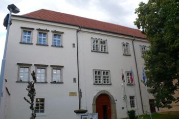 Chvalský zámek, severní vstupní část objektu (© Pavel Muchka, 08/2008)