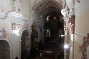 Průhled z kůru do presbytáře ( © Ivan Grisa 05/2011)