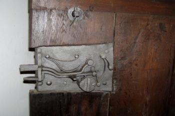 detail zámku třetích dveří (© Karel Husák 06/2004)