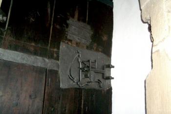detail zámku prvních dveří (© Karel Husák 06/2004)