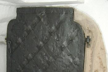 první gotické dveře (© Karel Husák 06/2004)