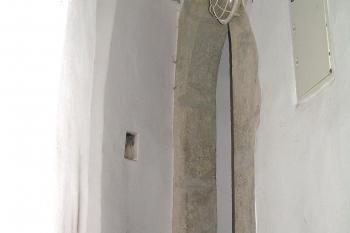 gotický portál v patře věže (© Karel Husák, 03/2008)