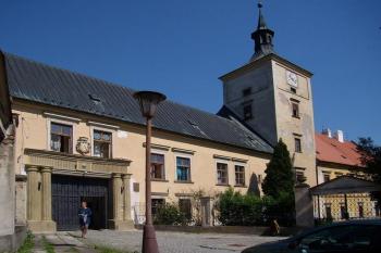 celkový pohled od silnice (© Petr Pospíšil, 06/2012)