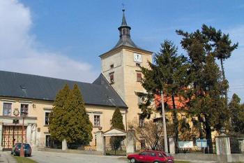 pohled z ulice (© Pavel Zany Komárek 13.4.2003)