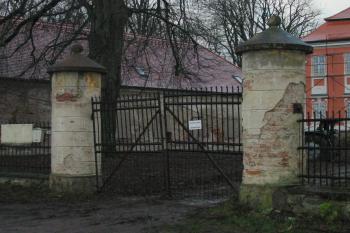 brána do zámku (© D Dohňanský, 12/2014)