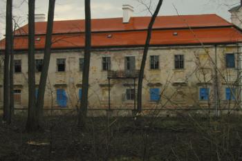 západní strana zámku (© D Dohňanský, 12/2014)