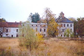 Pohled na zámek ( © Martin  Kabeláč 10/2003)