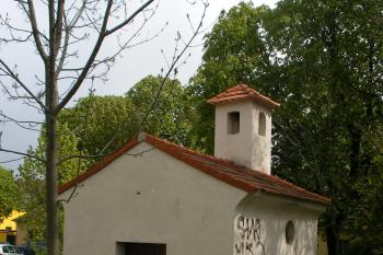 Kaple sv. Václava v Malešicích (© Jiří Špaček, 04/2016)