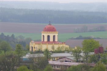 hrobka rodu Mensdorff - Pouilly (pohled z Preitensteinu) (© zdeněk komínek, 05/2010)
