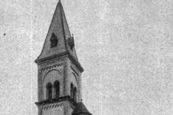 kostel od jihozápadu na počátku 20. století (© Antonín Podlaha: Posvátná místa království Českého; Díl 1. Vikariáty: Českobrodský, Černokostelecký, Mnichovický a Prosecký, Dědictví sv. Jana Nepomuckého, Praha 1907)