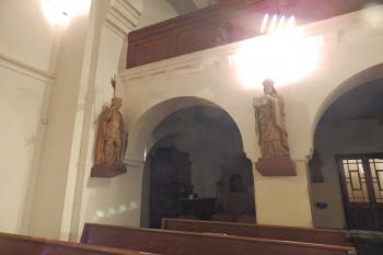 Sochy českých patronů ze zrušené kazatelny pod kruchtou (© Johannes Cladis, 01/2019)