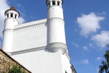 Jihozápadní křídlo zámku ( © Jan P. Štěpánek 05/2007)