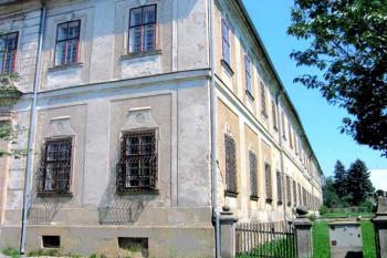 Klášterní budova ( © Pavel Vítek 07/2007)