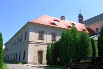 Klášterní budova od severu ( © Pavel Vítek 07/2007)