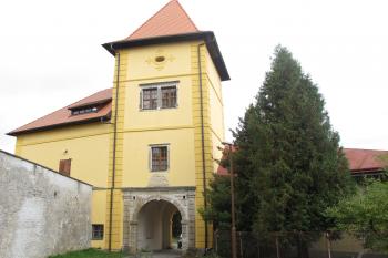 věž s průjezdem,vedoucím do předhradí (© D Dohňanský, 11/2016)