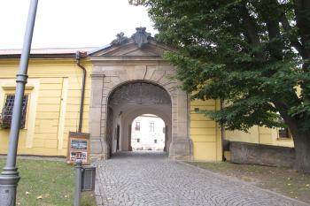průjezd do vlastního hradního nádvoří (© D Dohňanský, 11/2016)