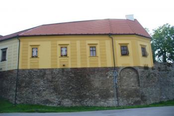 přístavba na JV parkánové hradbě (© zdeněk komínek, 07/2008)
