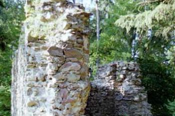 Torzo paláce (© 2002 Jiří Čížek)