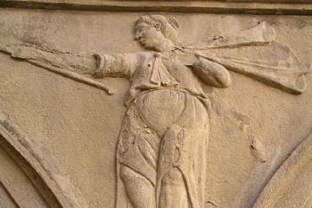 Reliéfní výzdoba nádvoří ( © Roman Řezáč 07/2004)