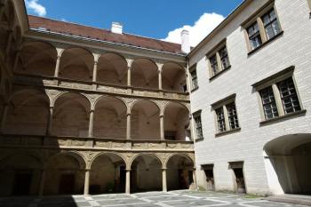 renesanční arkádové nádvoří zámku ( © Jan P. Štěpánek 06/2013)