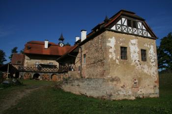 Pohled na zámeček ( © Petr Nožička 9/2012)
