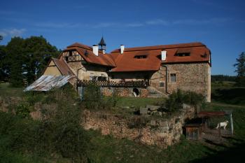 Pohled na zámeček ( © Petr Nožička 9/2012)