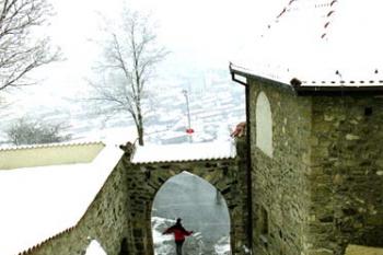 Brána hradu (© 2002 Jiří Čížek)