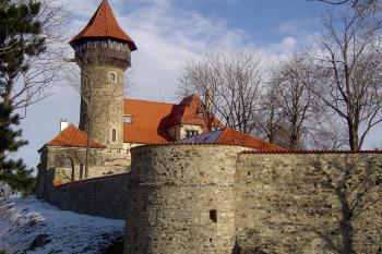 Pohled ze západu na opevnění (© Prudký Martin, 06/2009)
