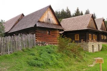 Pohled na shluk domků v centrální části 