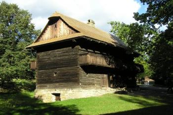 Škola v areálu Valašské dědiny ( © Jan P. Štěpánek 09/2007)
