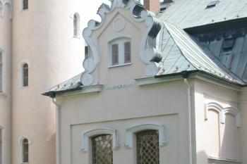 Dostavovaný rizalit západního parkového průčelí (© D Dohňanský, 05/2015)