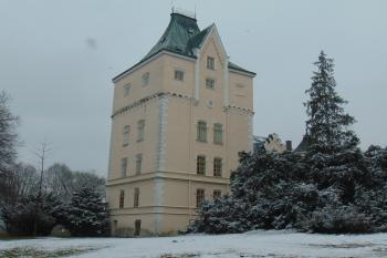 Hranolová obytná věž přistavěna po roce 1861 (© Dušan Dohňanský  12/2021)