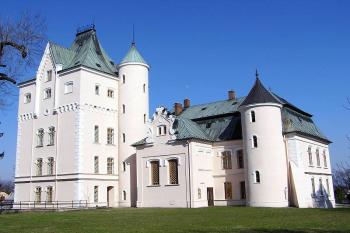 Zahradní průčelí Nového zámku. ( © Jan P. Štěpánek 04/2006)