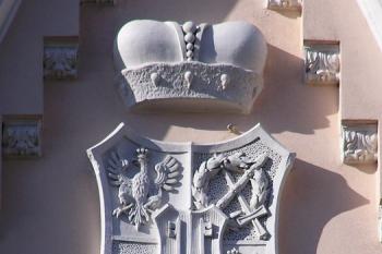 erb Blücherů z Wahlstadtu ve štítě nového zámku ( © Jan P. Štěpánek 02/2008)