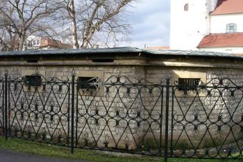Zastřešení románské krypty ( © iV 4. 3. 2007)