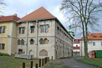 Východní křídlo ( © iV 4. 3. 2007)
