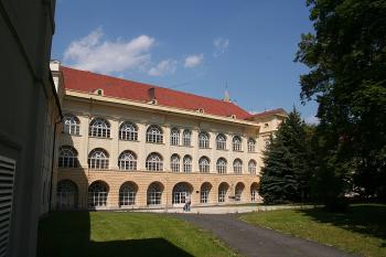 Hlavní nádvoří od jihu ( © Ivan Grisa 05/2009)