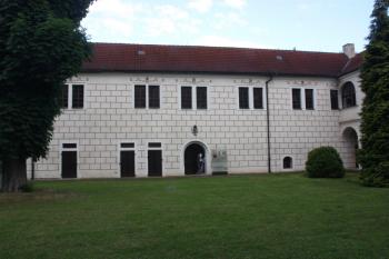 Východní křídlo bývalého kláštera ( © Ivan Grisa 05/2010)