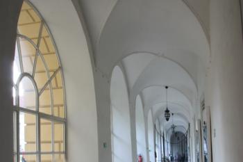 Arkádová chodba přízemí hlavního křídla ( © Ivan Grisa 05/2010)