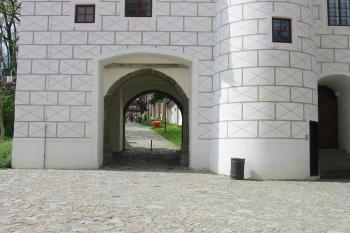 průchod do "nadzámčí" (© D Dohňanský, 04/2016)
