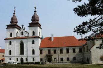 Zámeckému arálu neodmyslitelně dominuje katedrála sv. Prokopa ( © Petr Turyna 04/2006)