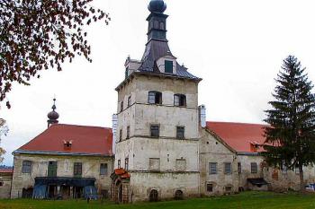 východní průčelí s renesanční věží a gotickým jádrem ( © Pavel Zany Komárek 16/10/2004)