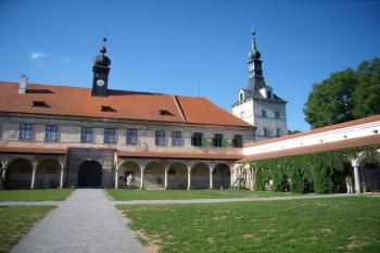 první nádvoří (© Petr Pospíšil, 09/2015)