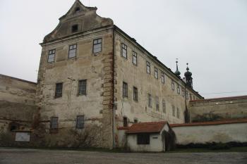 jižní renes.křídlo zámku, v němž byla umístěna konírna (© D Dohňanský, 03/2016)