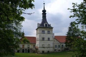 Uherčice - zámek od východu (© Pavel Jarý,  03.08.2007)