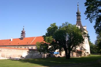 Starší část zámku od jihovýchodu ( © Ivan Grisa 08/2005)