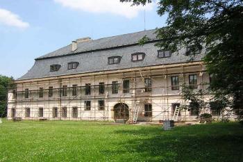 Zahradní průčelí zámku (© Jan P. Štěpánek 06/2006)