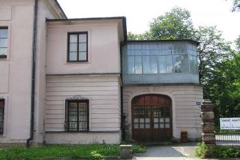 Dřevěná veranda zámku (© Jan P. Štěpánek 06/2006)