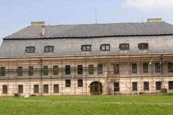 Panorama zahradního průčelí zámku (© Jan P. Štěpánek 06/2006)
